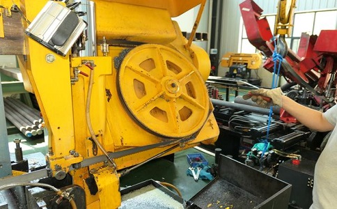 如何解决钦北卧式金属带锯床切削时出现的断带现象？